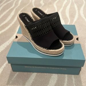 Tom’s black wedges size 7.5